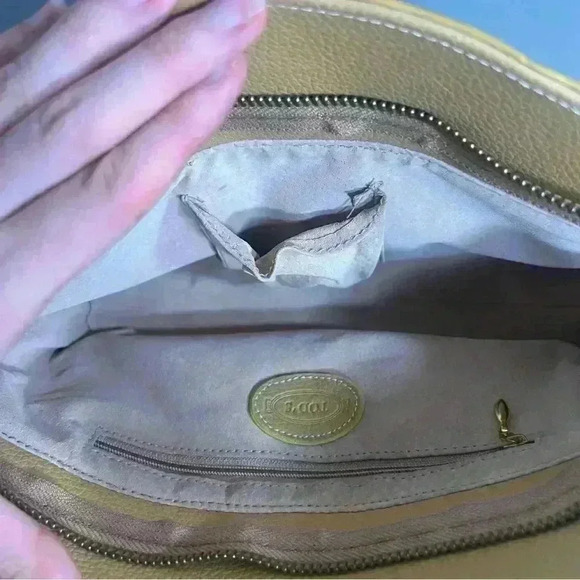 Vintage Tods leather cream shoulder bag small handbag white stitching detail - Picture 11 of 16